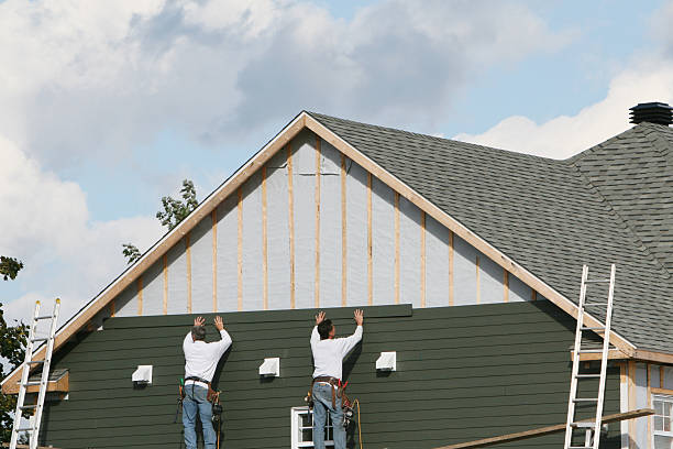 Professional Emergency Siding Repair technician working in Homeland, GA